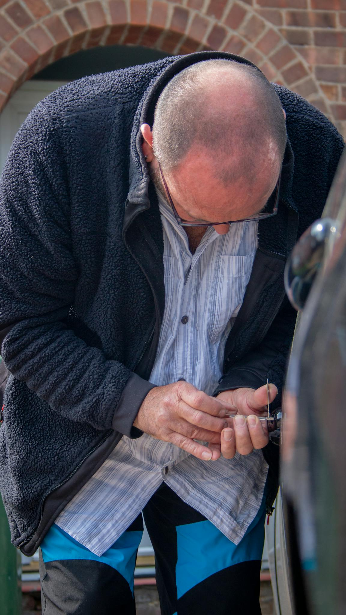 Automotive locksmith opening locked car door in Deltona FL